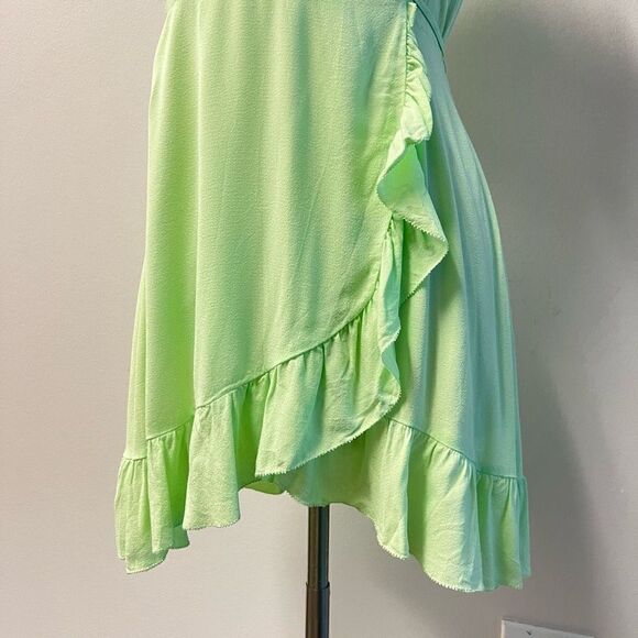 Sunday Best Aritzia Women’s Medium Green Ruffle Wrap Midi Dress - Picture 3 of 10